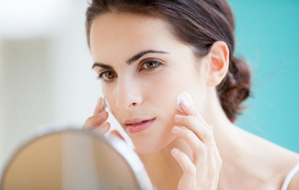 CÁCH SỬ DỤNG VÀ CHĂM DA KHI DÙNG KEM CHỐNG NĂNG