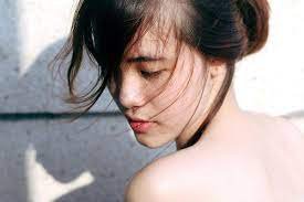 Sạm da có nên phơi nắng? 7 lầm tưởng phổ biến về sạm da và phơi nắng